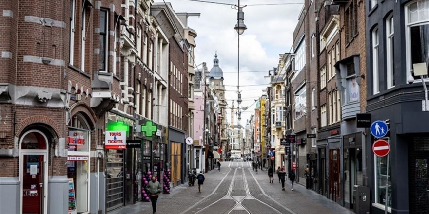 Hollanda'da Kovid-19 Nedeniyle Ölenlerin Sayısı 4 Bin 987'ye Yükseldi