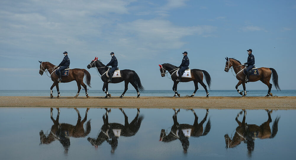 İstanbul'da sahillerde atlı birliklerle denetim