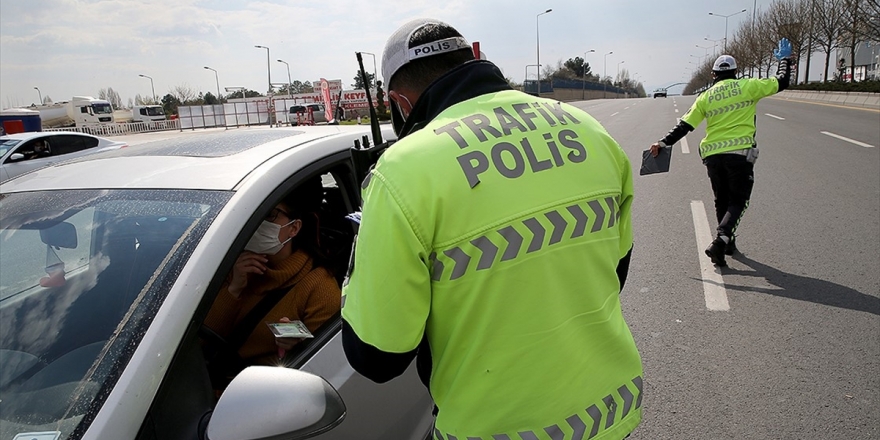 31 İle Yönelik Seyahat Kısıtlaması Yarın Gece Yarısına Kadar Uzatıldı