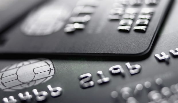 Dev banka personelinin boğazına göz dikti!