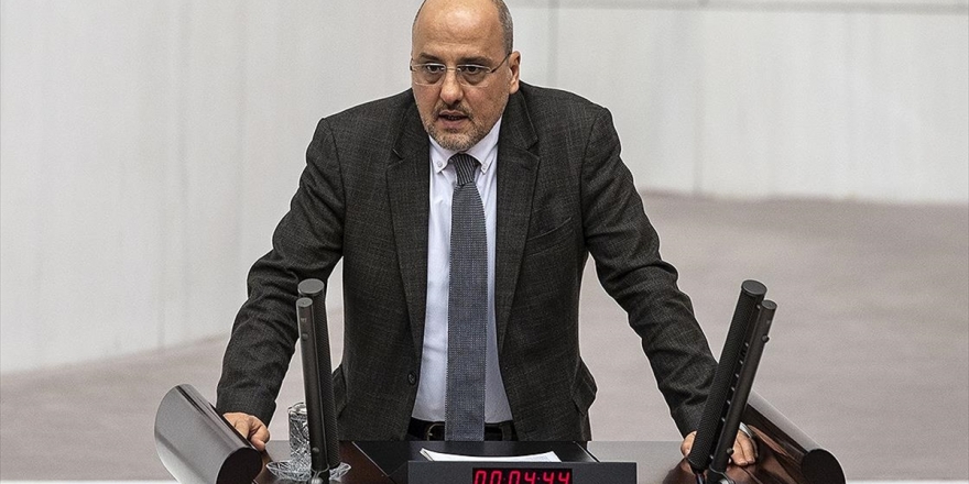 Hdp İstanbul Milletvekili Ahmet Şık Partisinden İstifa Etti