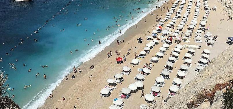 Turizmde normalleşme haritası: Yüzme havuzu, şezlonglar ve oturma alanlarında sosyal mesafe kuralı uygulanacak