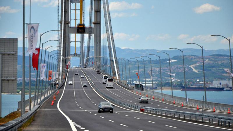 Karar yazarı İbrahim Kahveci: Hazine garantili köprüler otoyollar dini bayramlarda bile parasız olamıyor, 'dini imanı para' denir ya öyle bir şey