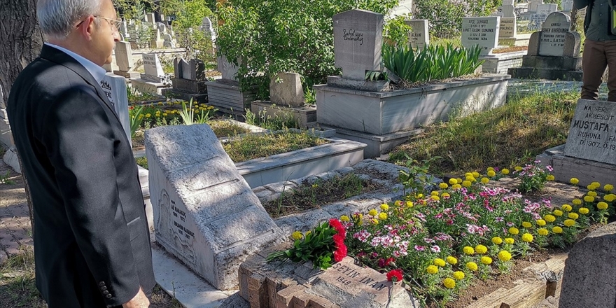 Kılıçdaroğlu, Deniz Gezmiş, Yusuf Aslan Ve Hüseyin İnan'ın Mezarlarını Ziyaret Etti