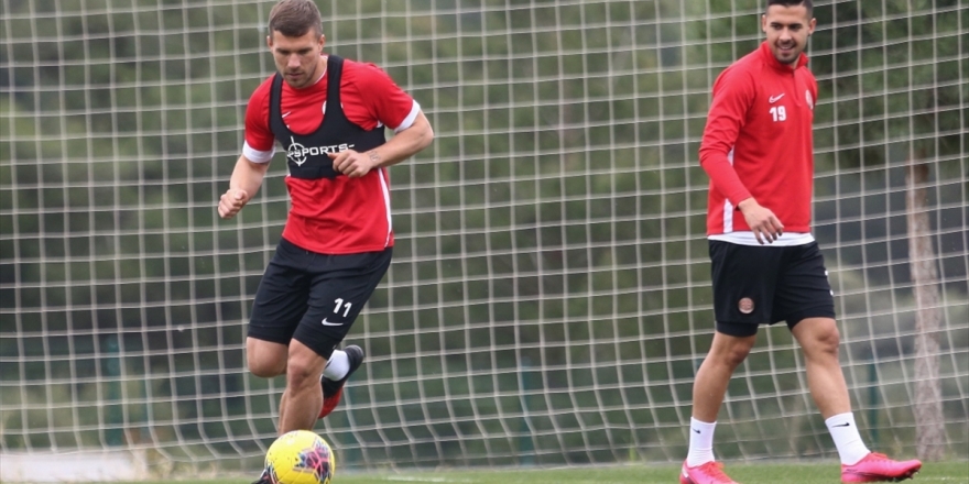 Antalyaspor'da Oyuncular Kovid-19 Testinden Geçirilip Kampa Girecek