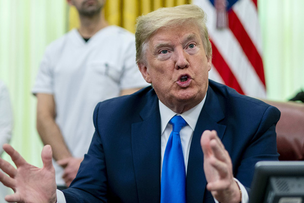 Trump Venezuela’daki darbe girişimine karıştığını reddetti