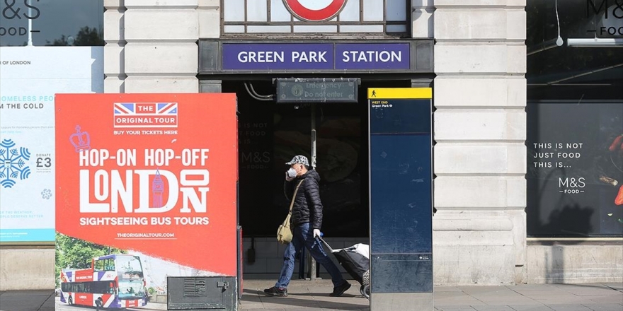 İngiltere'de Kovid-19 Nedeniyle Hayatını Kaybedenlerin Sayısı 346 Arttı