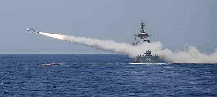 İran donanmasının yanlışlıkla vurduğu gemisinde 19 denizci öldü