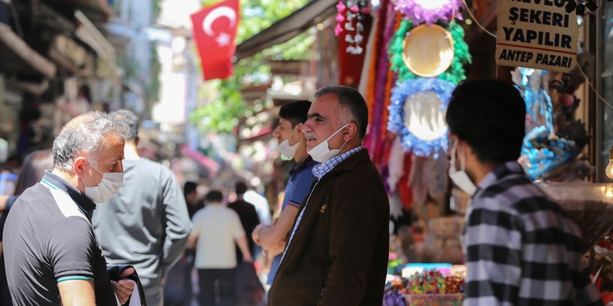 İstanbul'da Çarşı-pazar Hareketliliği Yaşanıyor