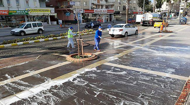 BÜYÜKŞEHİR’DEN CADDE VE BULVARLARDA DEZENFEKTE ÇALIŞMASI