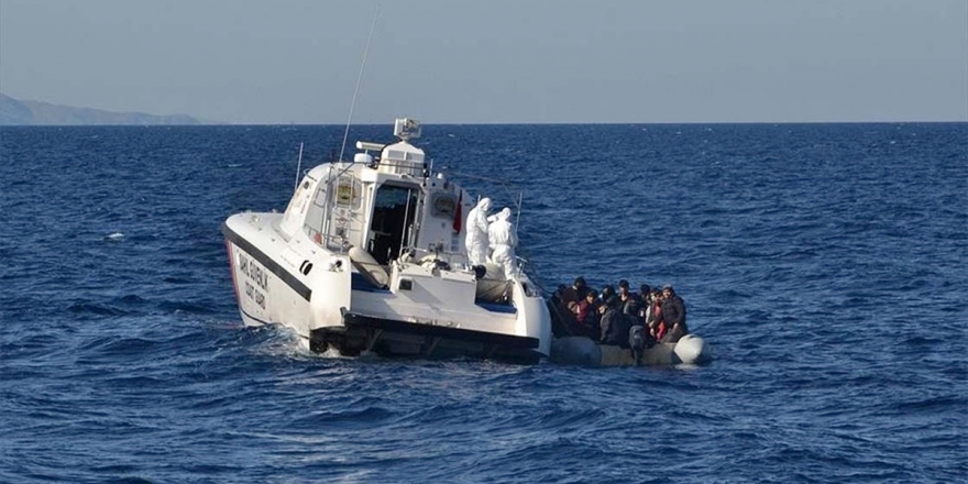 Çanakkale'de Yunan Sahil Güvenliğinin Türk Kara Sularına İttiği Sığınmacılar Kurtarıldı
