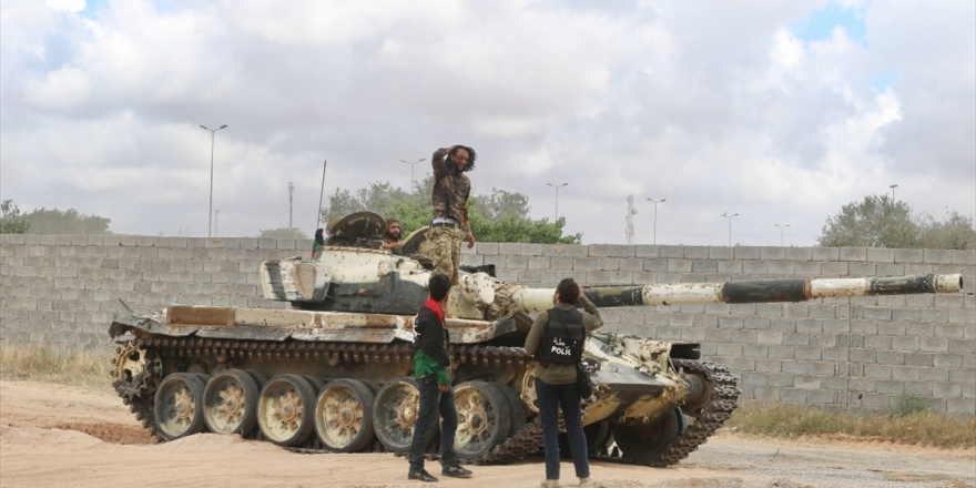 Libya Ordusundan Hafter Milisleri Ve Paralı Askerlerin Mevzilerine Topçu Atışı