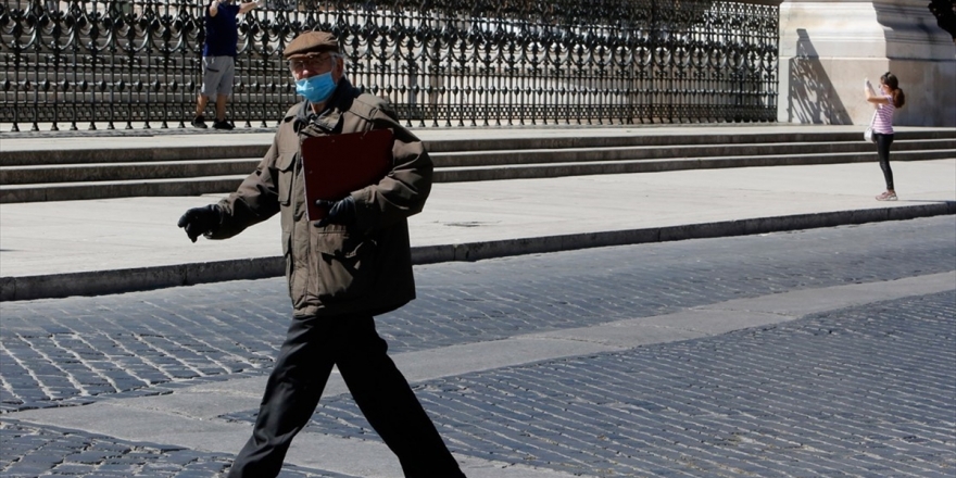 İtalya'da Kovid-19'dan Hayatını Kaybedenlerin Sayısı 31 Bin 610'a Yükseldi