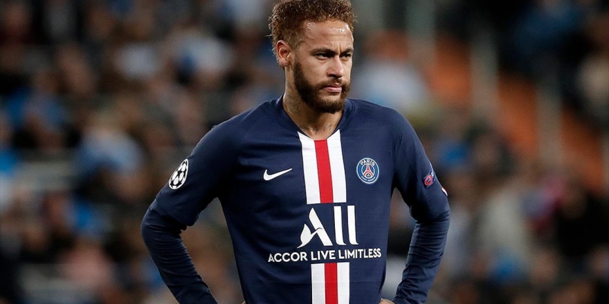 Dünya Kupası'ndaki ilk maçın sakatlanan Brezilyalı yıldız Neymar, son 16 turuna dek takımdan ayrı kalacak