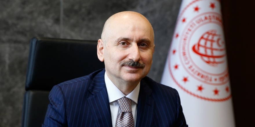 Bakan Karaismailoğlu: 2023'te Tüm Hanelere Genişbant Erişimi Sağlamayı Amaçlıyoruz