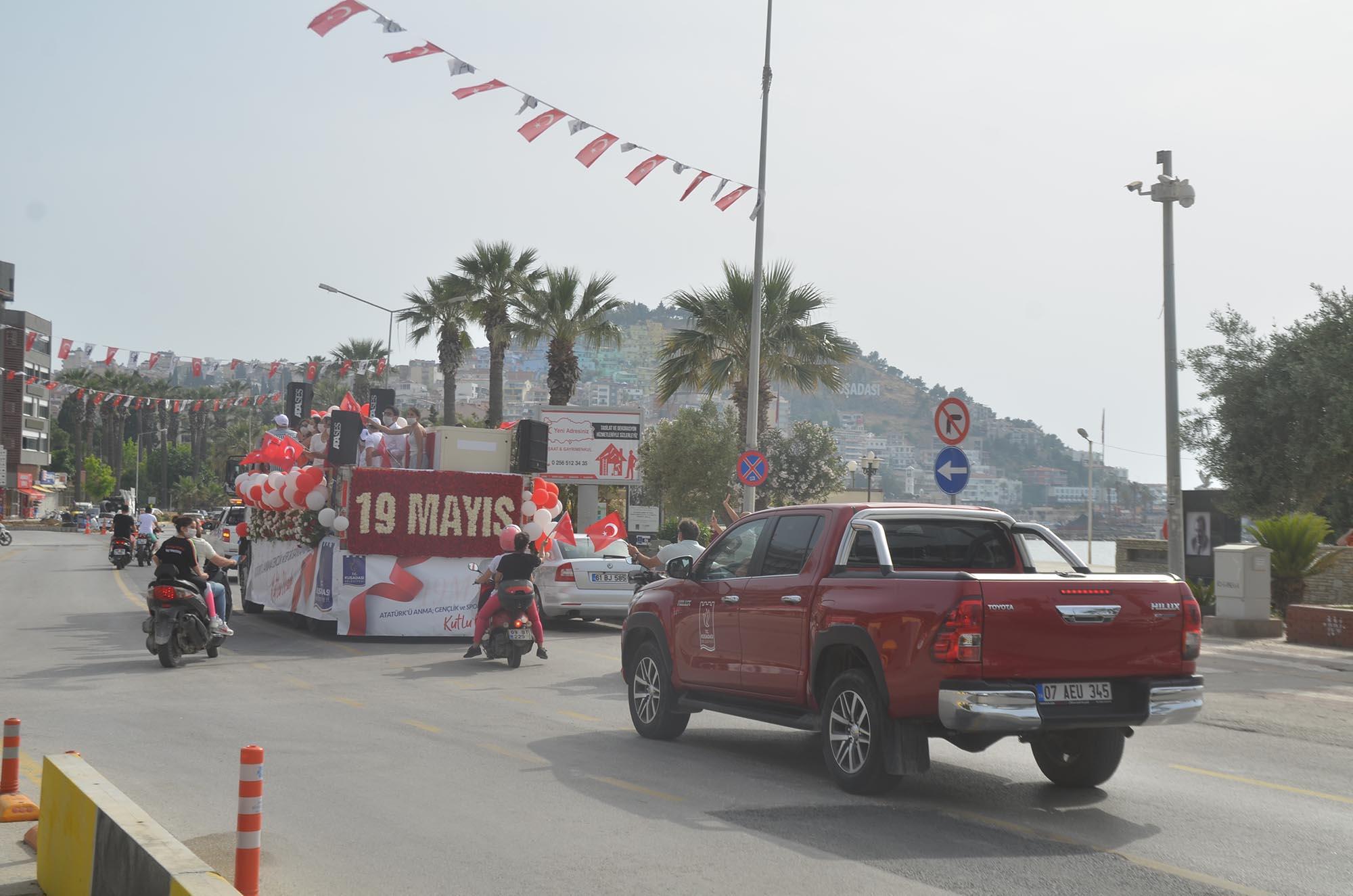 KUŞADASI’NDA 19 MAYIS COŞKUSU