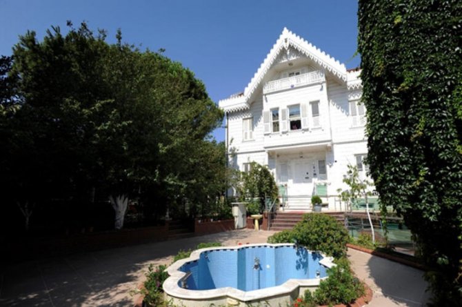 Sudan ucuz köşk; 100 yıllık tarihi köşk 100 milyona satılık