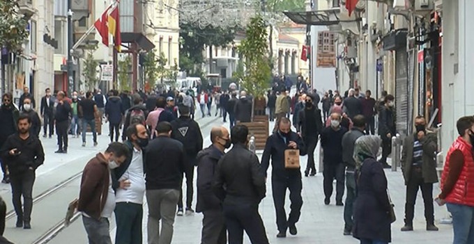 Bilim Kurulu üyesi Prof. Dr. Öztürk: Sessiz taşıyıcılar aramızda, en ufak bir temas tüm aileyi hasta edebilir