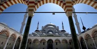 Türkiye’deki ezan sistemini tasarlayan mühendisten uyarı: Tüm camilerin anons sistemi ele geçirilebilir