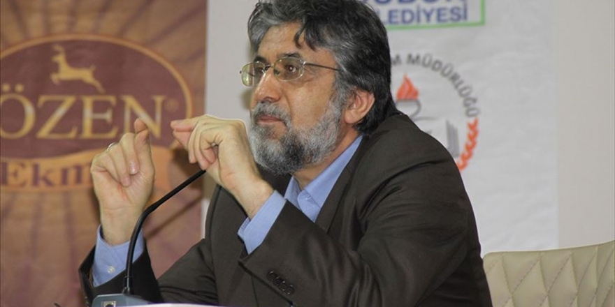 'Akif Emre İslam Yurdunun Kalbiydi'