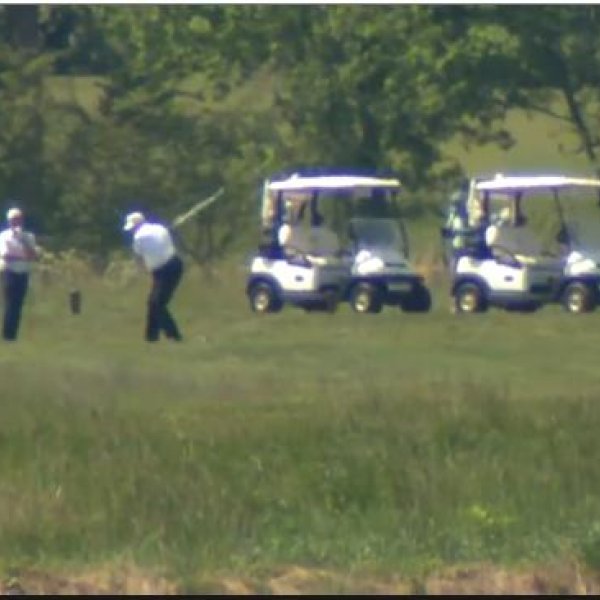 Trump, Virginia'da golf oynadı