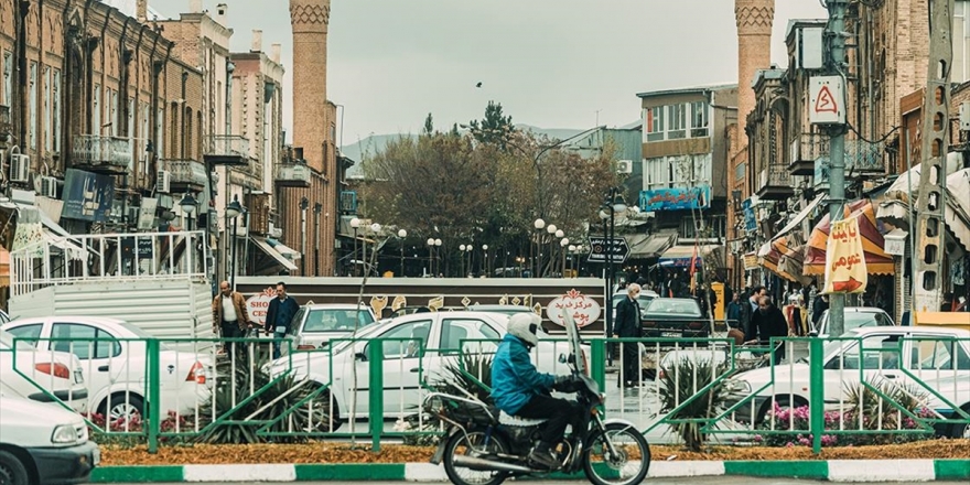 İran'da Kovid-19 Nedeniyle Ölenlerin Sayısı 7 Bin 417'ye Yükseldi