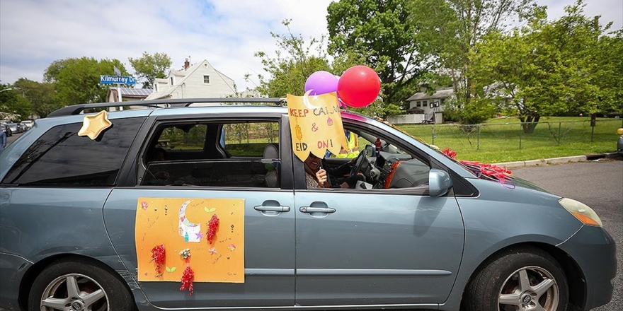 ABD' de Müslümanlar Kovid-19 Nedeniyle 'Arabada' Bayramlaştı