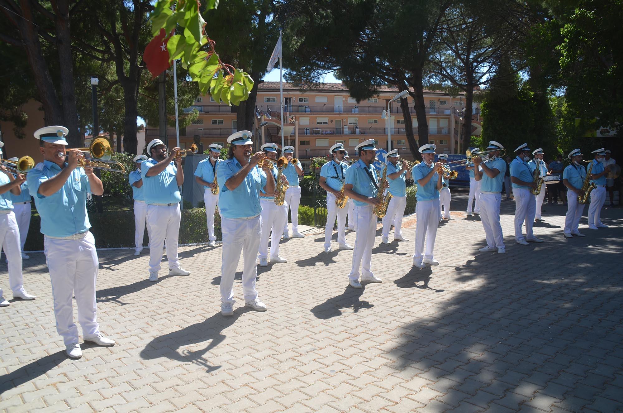 KUŞADASI BELEDİYE BANDOSU’NDAN BAYRAM KONSERİ