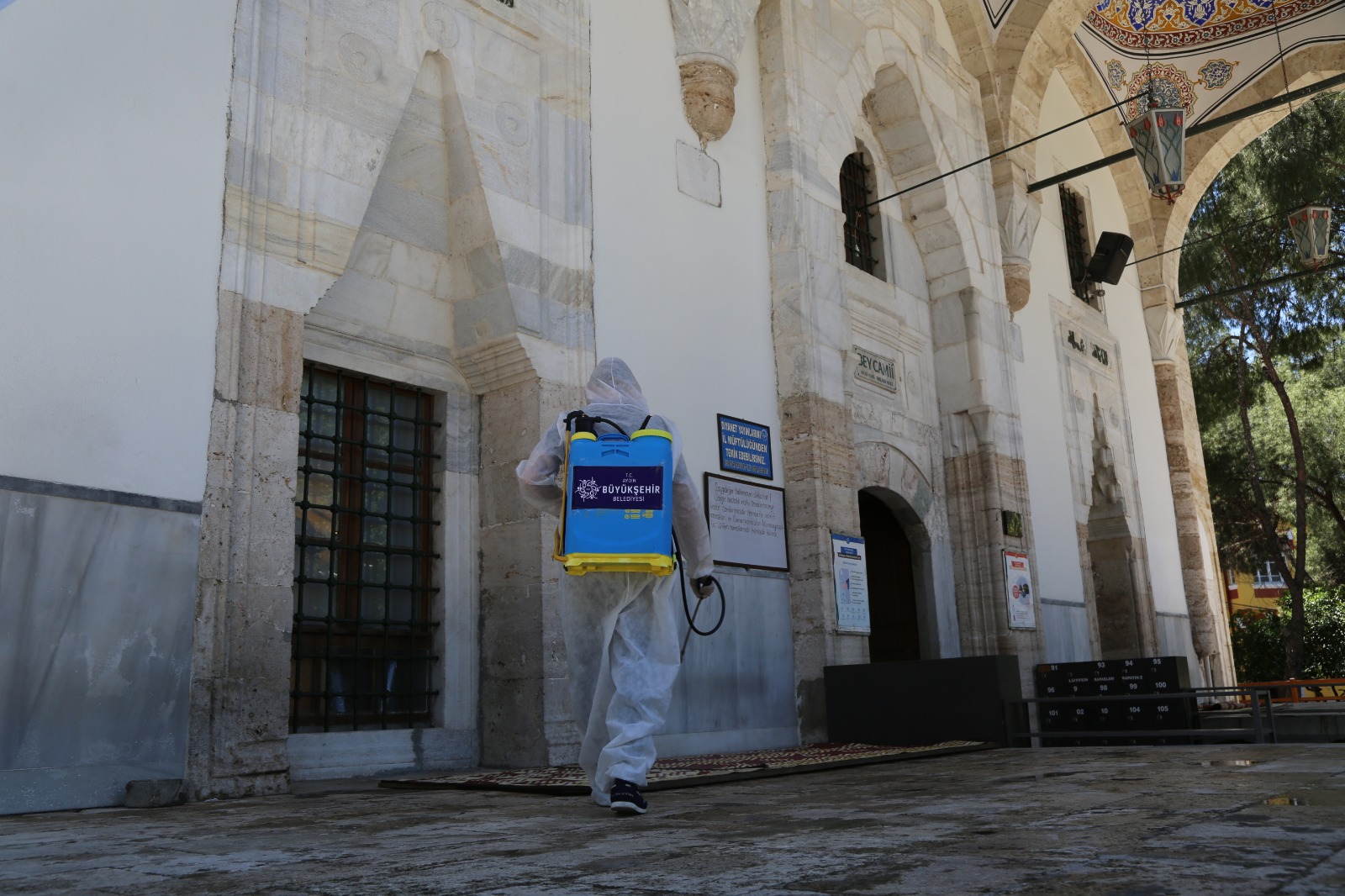 AYDIN BÜYÜKŞEHİR BELEDİYESİİBADETHANELERİ DEZENFEKTE EDİYOR