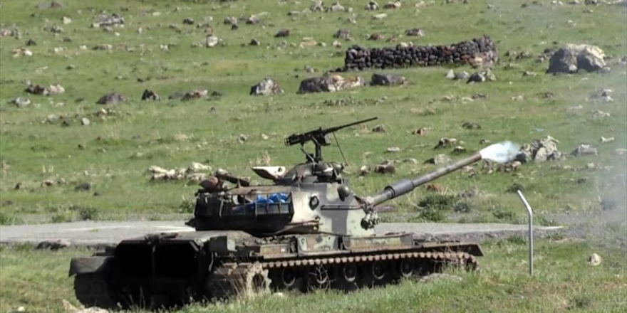 Mehmetçik Ağrı Dağı'ndaki Eğitim Atışlarında Terör Hedeflerini Tam İsabetle Vurdu