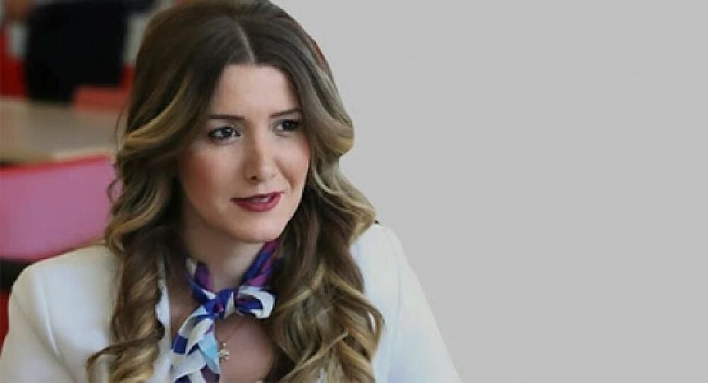 Cami hoparlörlerinden 'Çav Bella' çalınmasıyla ilgili paylaşım yapan Banu Özdemir tahliye edildi