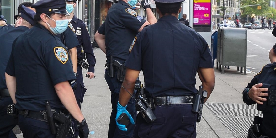 Siyahi George Floyd'un Ölümüne Neden Olan Polis Tutuklandı