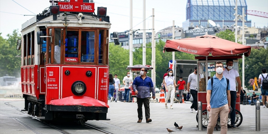 Türkiye'de Son 24 Saatte 1293 Kişiye Kovid-19 Tanısı Konuldu