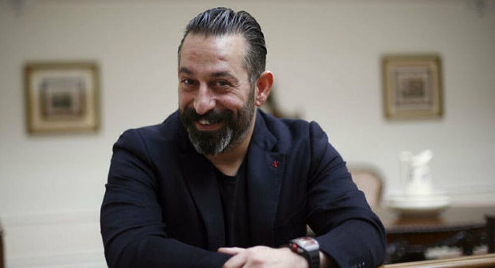 Cem Yılmaz'dan Netflix'e: Neyse hadi tamam barıştık, senin de işin zor