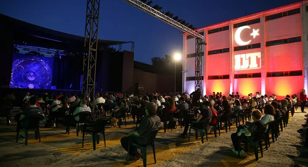 Devlet Tiyatroları, açık havada 'perde' dedi