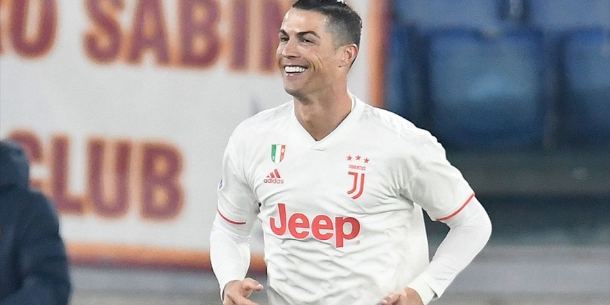 Ronaldo Dünya Futboluna Damga Vurmaya Devam Ediyor