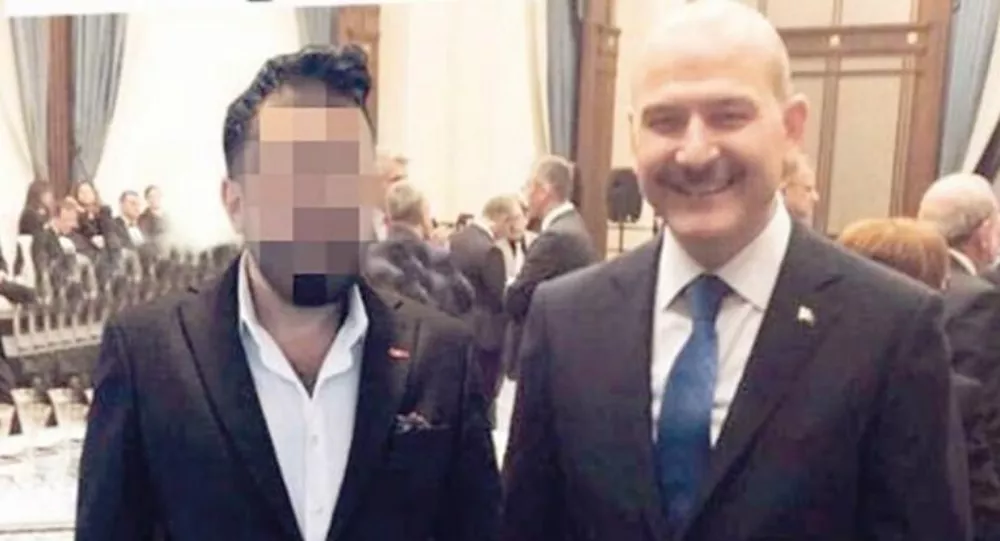 Ayrılmak isteyen sevgilisine Soylu ve Akar ile çekilmiş fotoğraflarını gösterip tehdit etti: 'Devletin gizli ajanıyım'