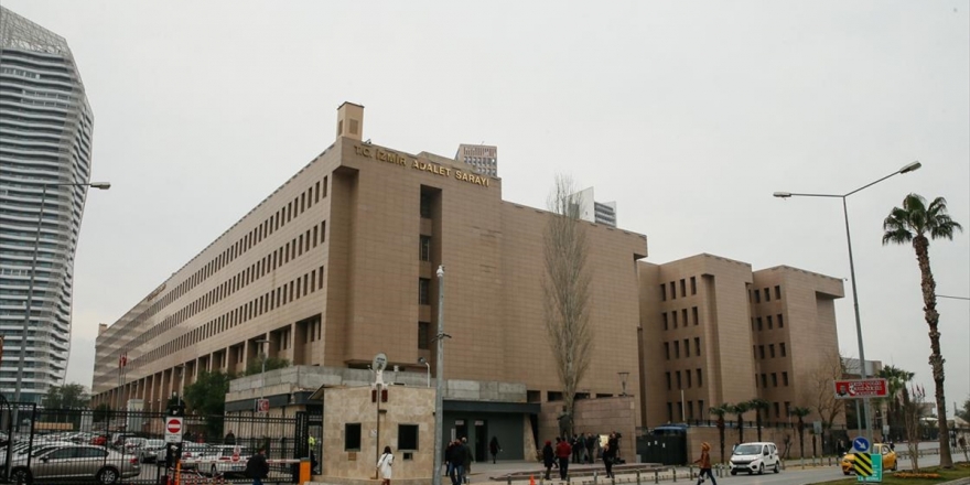 İzmir'de Sokak Satıcılarını Koordine Eden Uyuşturucu Çetesi Çökertildi