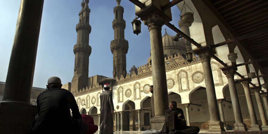 Mısır'ı sarsan seri cinsel saldırı vakası: En üst iki dini kurumdan 'kadının giyimi taciz nedeni olamaz' açıklaması