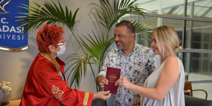 RUS GELİNİN NİKÂHI BAŞKANLIK MAKAMINDA KIYILDI