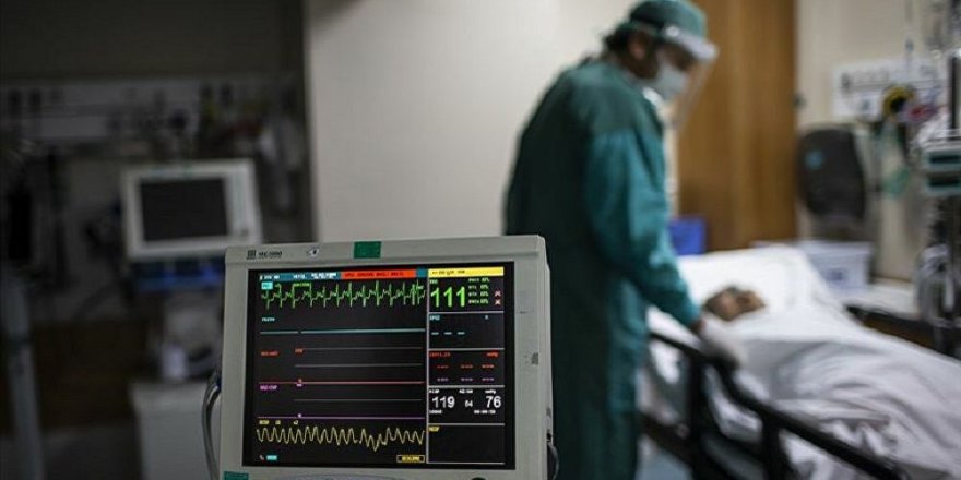 Koronavirüs hastasına 'geçmiş olsun' ziyaretine giden 3 kişi virüse yakalandı