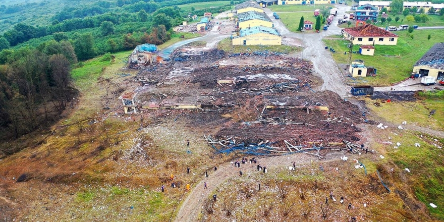 Sakarya'da Havai Fişek Fabrikasındaki Arama Tarama Çalışmaları Yeniden Başladı