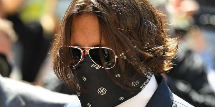 Depp: Kızım 13 yaşındayken yabancılarla tecrübe etmesin diye birlikte esrar içtim,