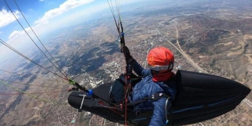 Çorum’dan Konya’ya paraşütle uçtu