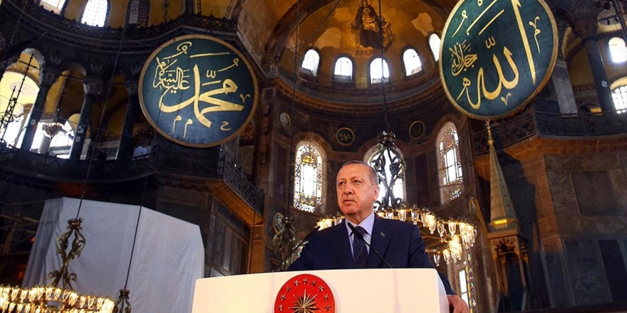 Cumhurbaşkanı Erdoğan, Ayasofya’nın İbadete Açılmasına İlişkin Kararnameyi İmzaladı