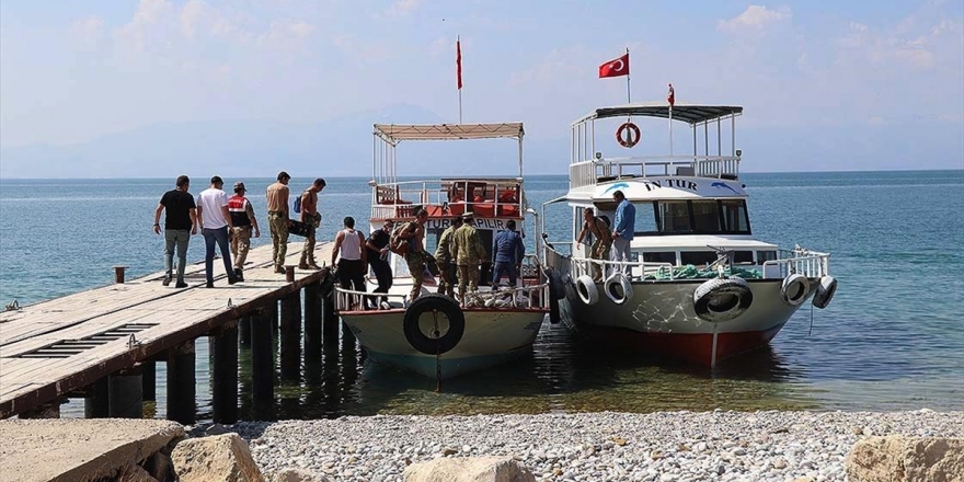 Van Gölü'nde Teknenin Batması Sonucu Kaybolan 2 Kişinin Daha Cesedi Bulundu