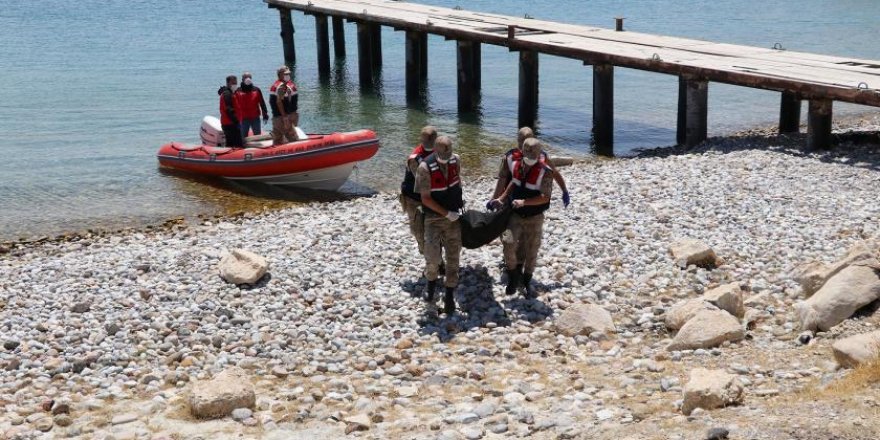 Van Gölü'nde teknenin batması sonucu kaybolan 4 kişinin daha cesedi bulundu