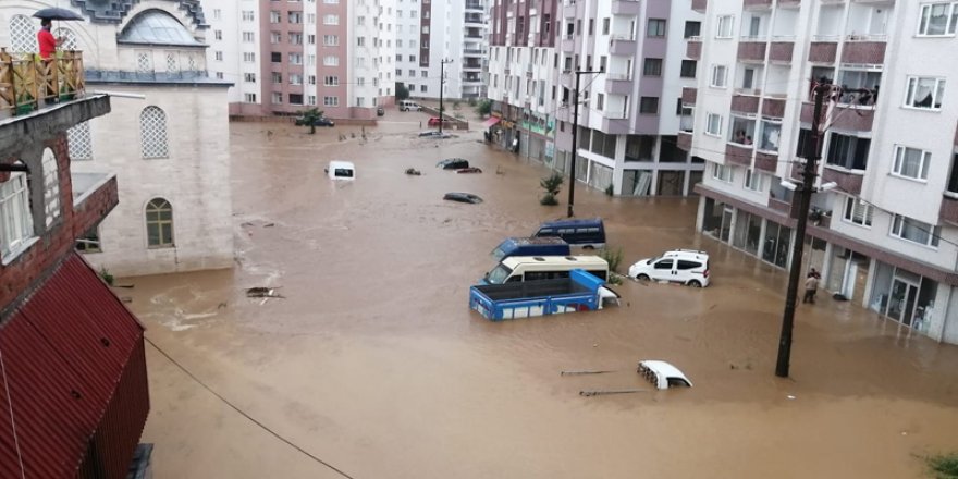 Rize'yi sel vurdu; iki kişi kayboldu!