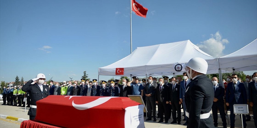 Eskişehir'deki Trafik Kazasında Yaralanan İki Polisten Biri Şehit Oldu