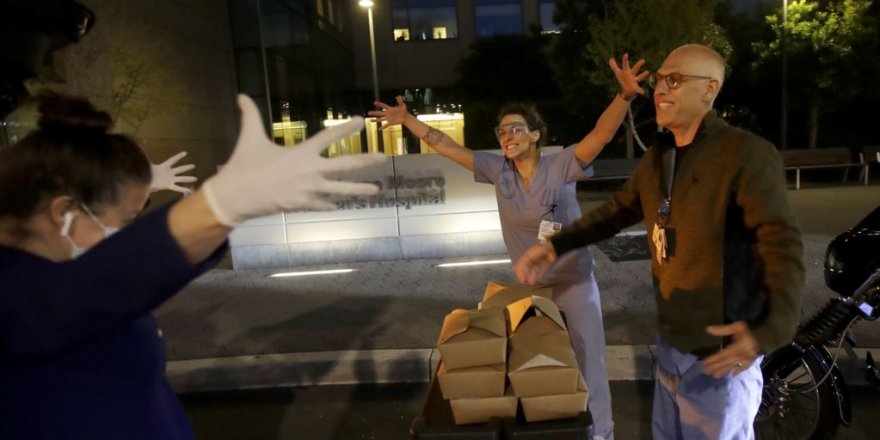 Bilimadamlarına Göre İyilik Yapanlar Daha Mutlu